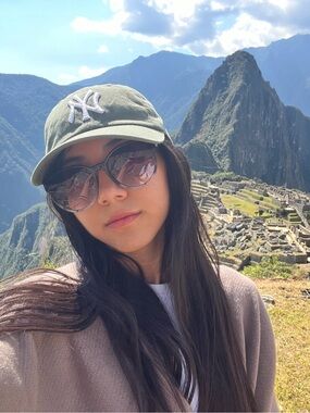 Meet your Posher, Adriana